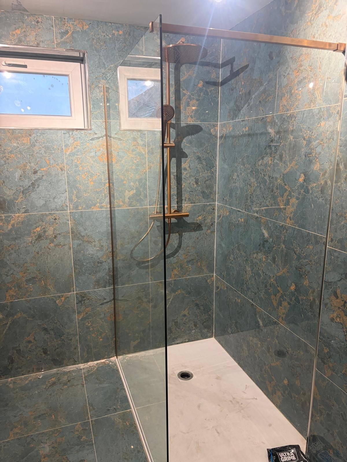 Douche met glazen wand